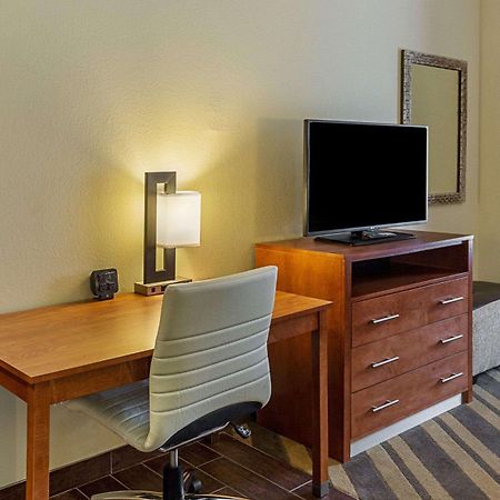Comfort Suites Near Tanger Outlet Mall Gonzales Εξωτερικό φωτογραφία