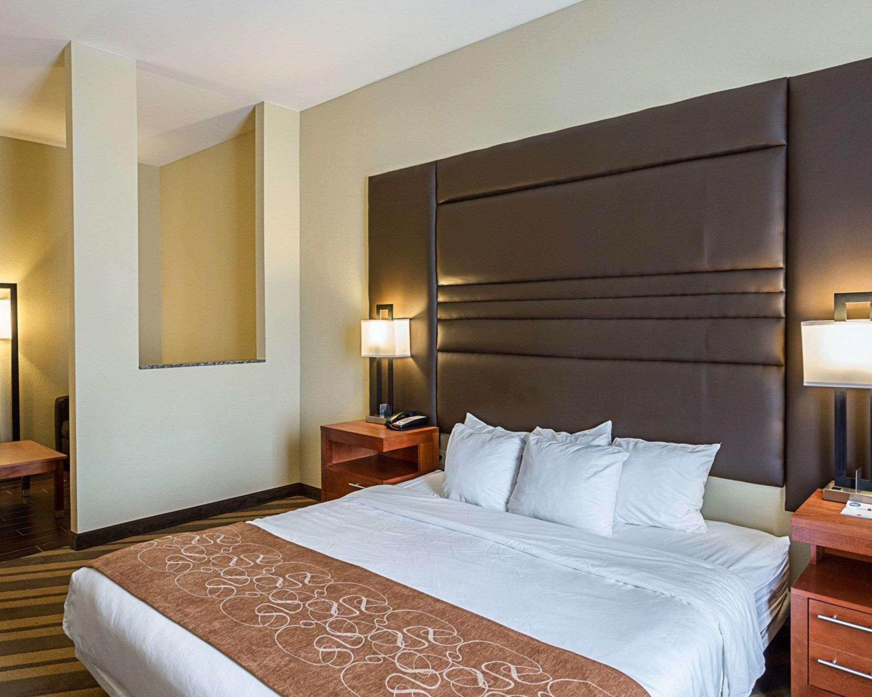 Comfort Suites Near Tanger Outlet Mall Gonzales Εξωτερικό φωτογραφία