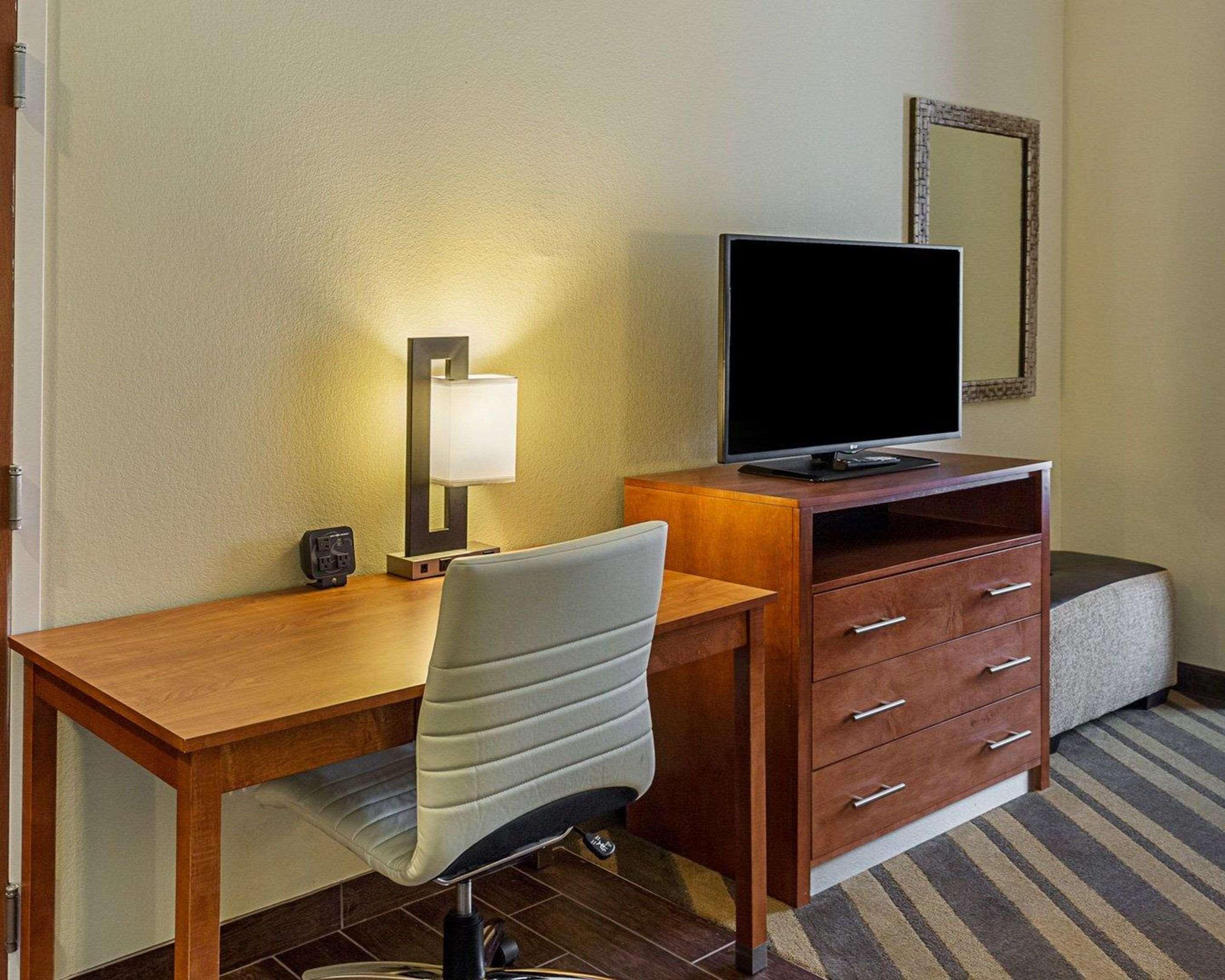 Comfort Suites Near Tanger Outlet Mall Gonzales Εξωτερικό φωτογραφία