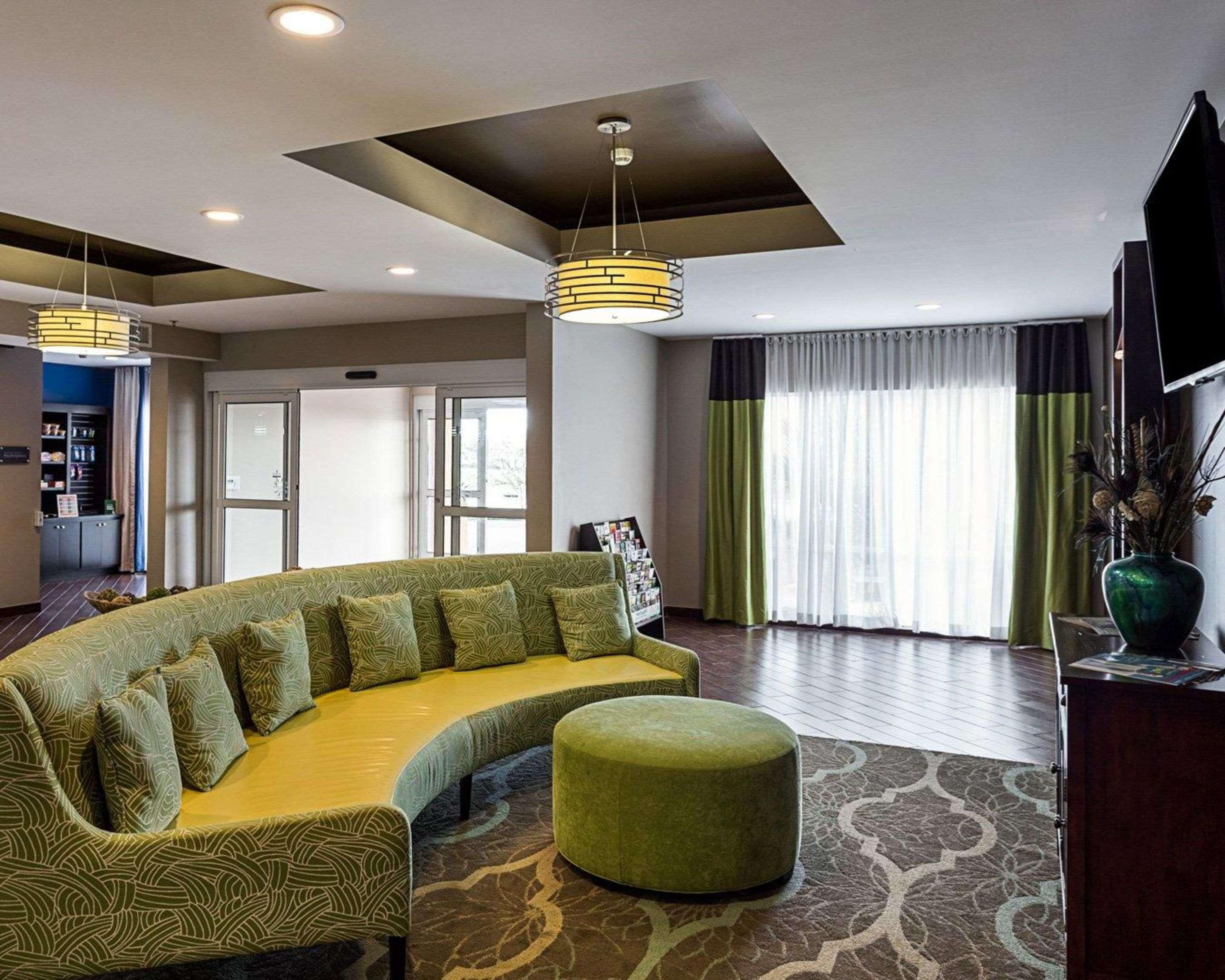 Comfort Suites Near Tanger Outlet Mall Gonzales Εξωτερικό φωτογραφία