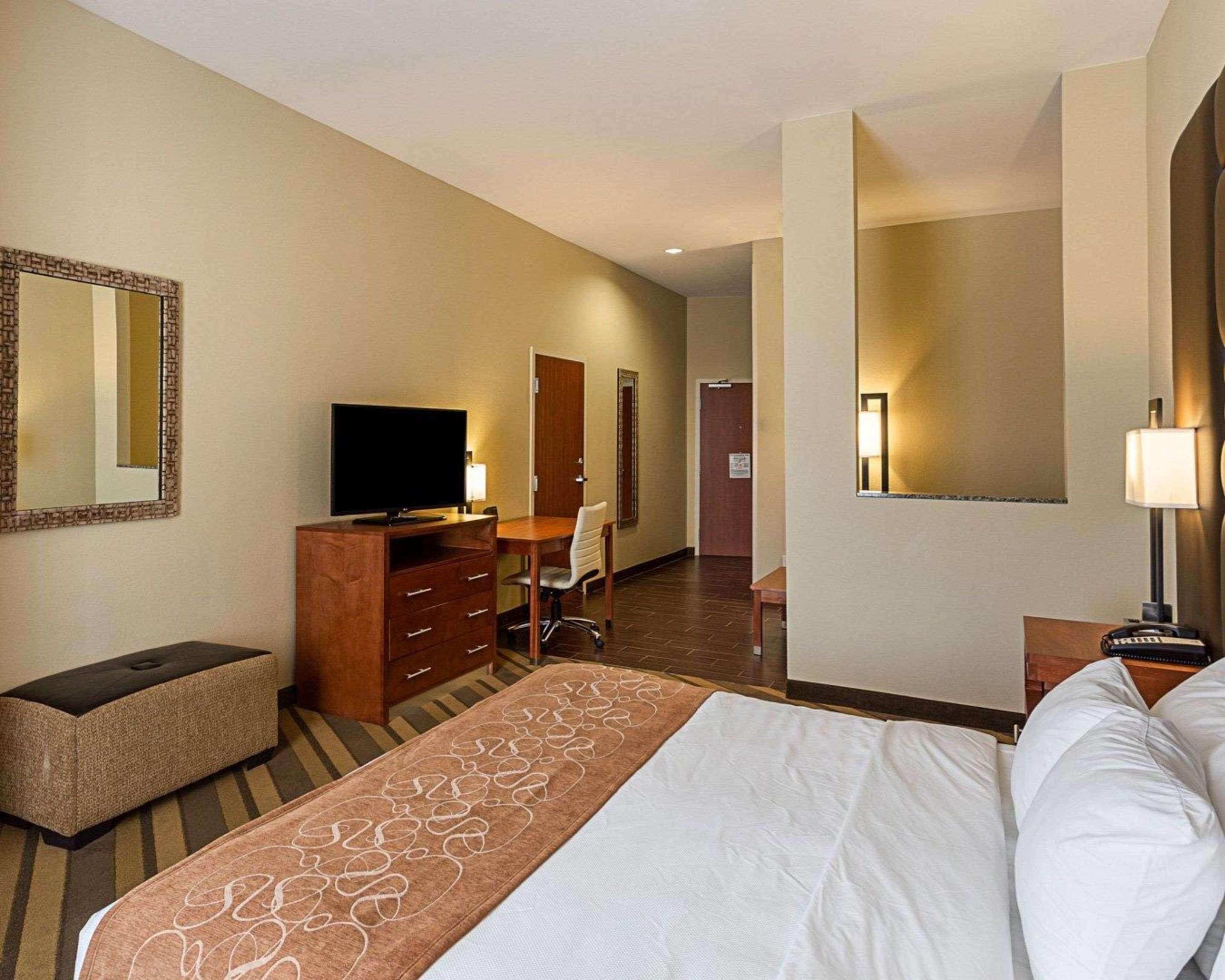 Comfort Suites Near Tanger Outlet Mall Gonzales Εξωτερικό φωτογραφία