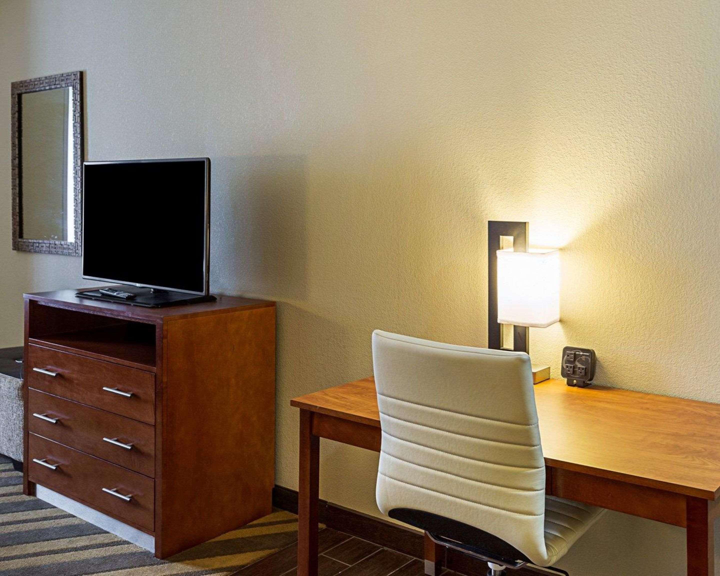 Comfort Suites Near Tanger Outlet Mall Gonzales Εξωτερικό φωτογραφία