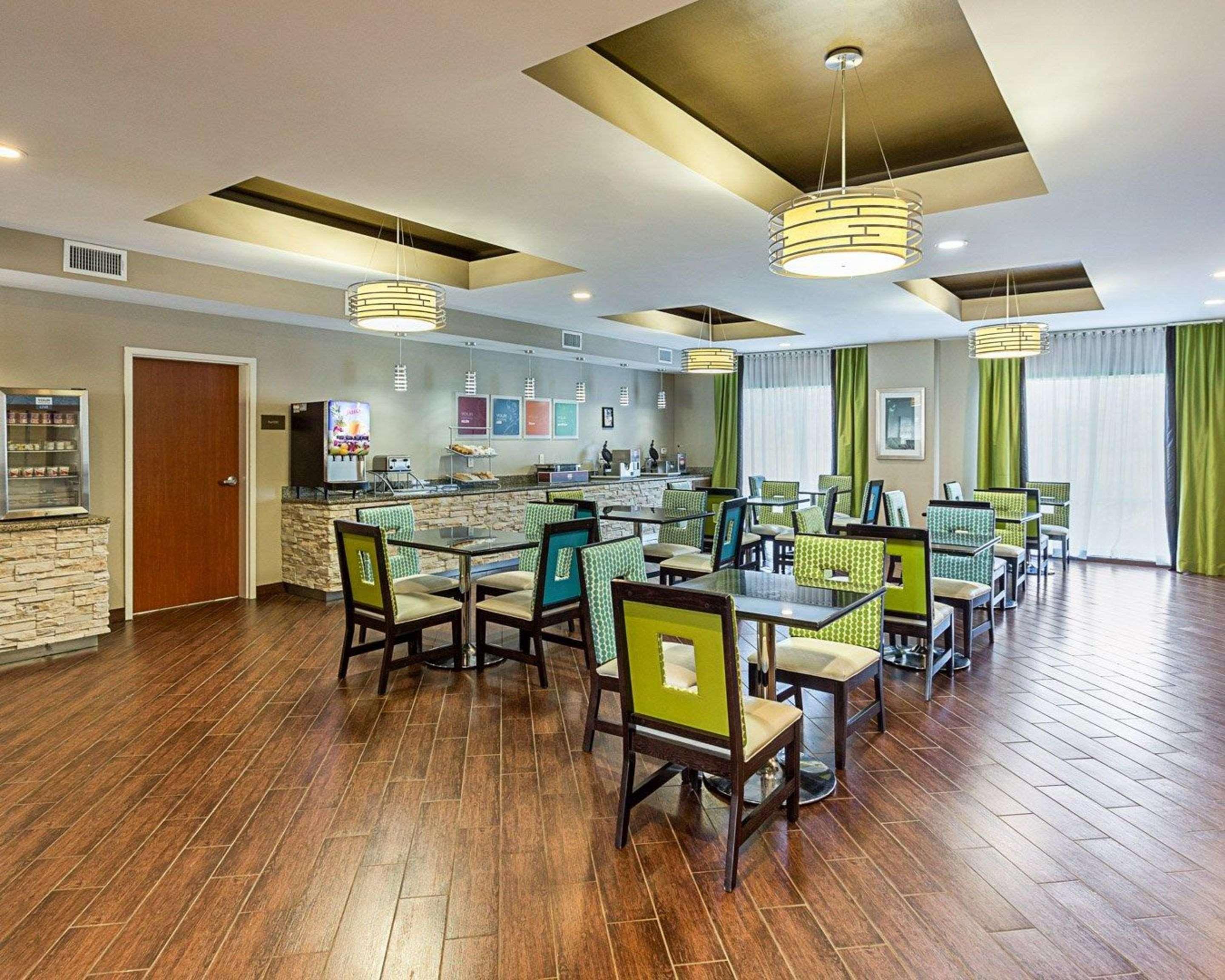 Comfort Suites Near Tanger Outlet Mall Gonzales Εξωτερικό φωτογραφία
