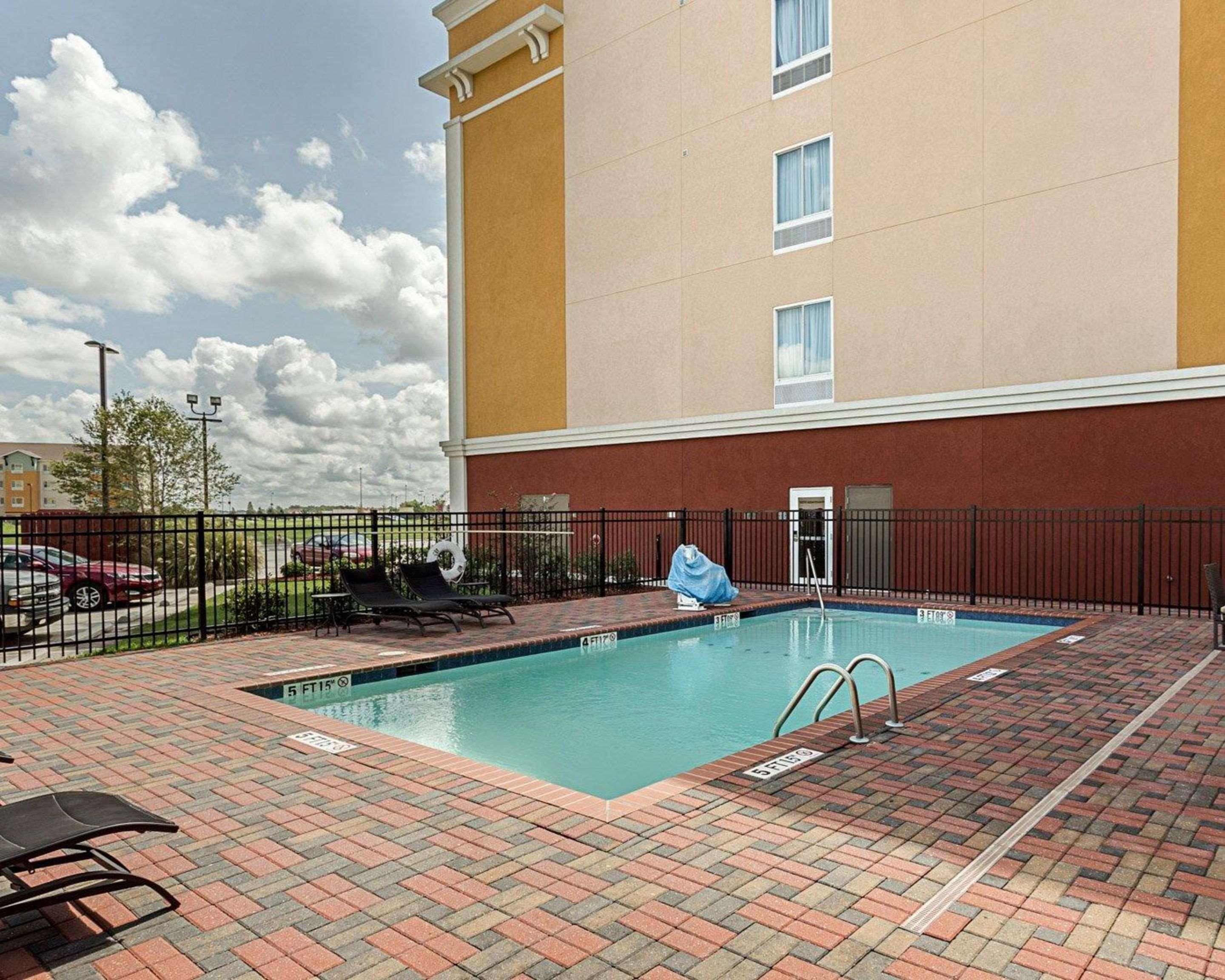 Comfort Suites Near Tanger Outlet Mall Gonzales Εξωτερικό φωτογραφία