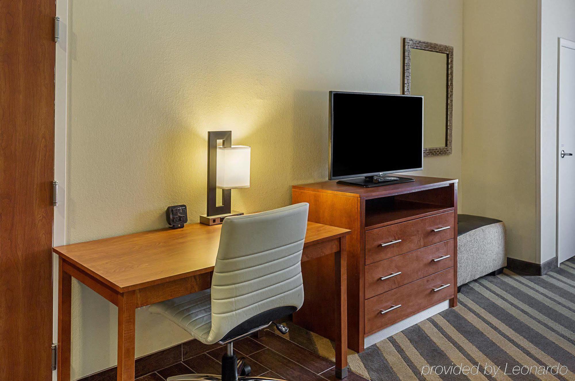 Comfort Suites Near Tanger Outlet Mall Gonzales Εξωτερικό φωτογραφία
